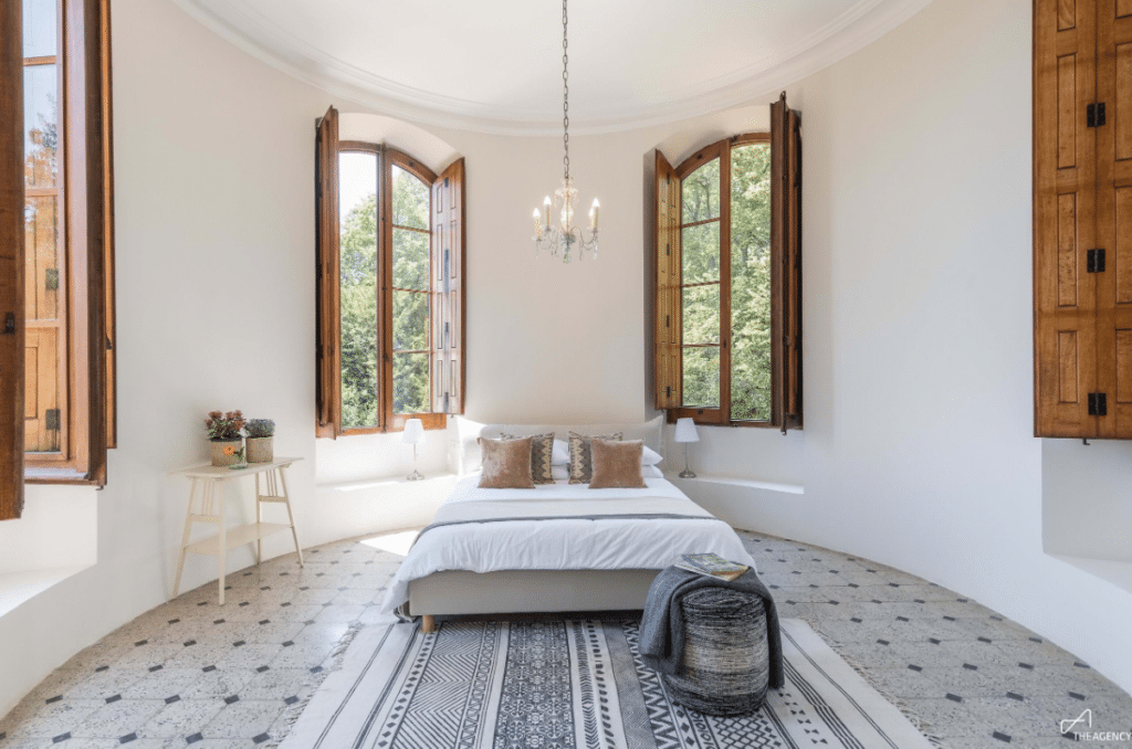 Modernista manor for sale in Girona 1