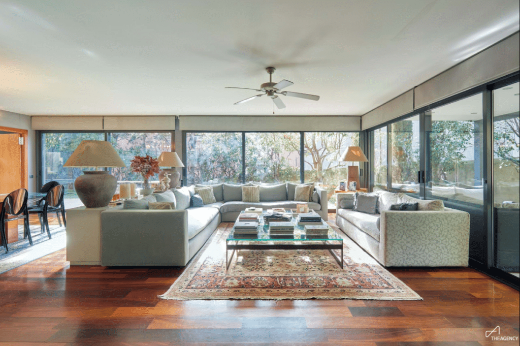 High end house with pool: A paradise with stunning views 1