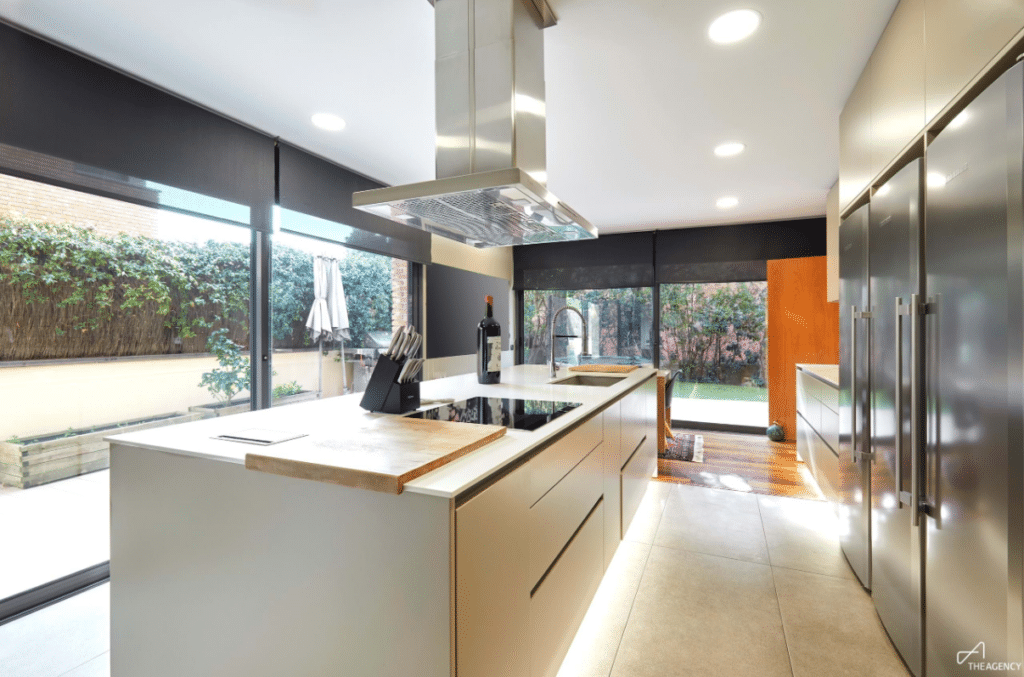 High end house with pool: A paradise with stunning views