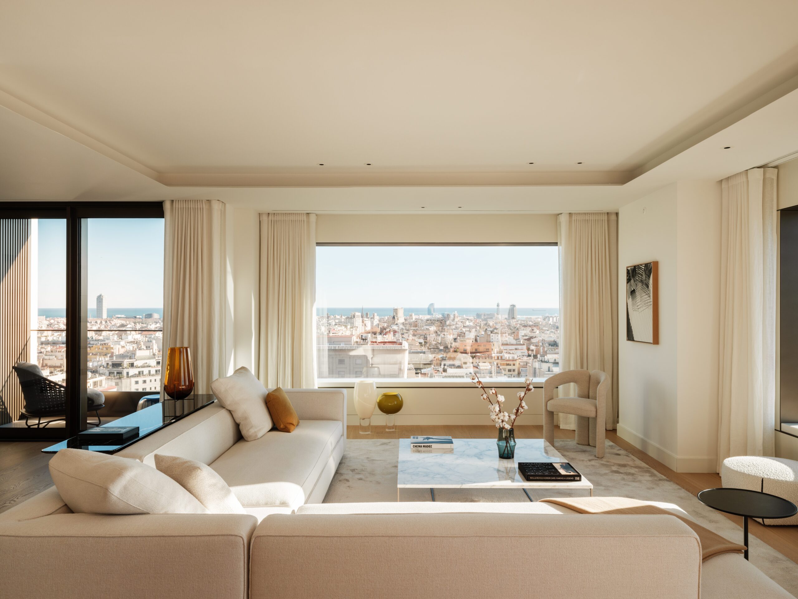 1_LIVING ROOM